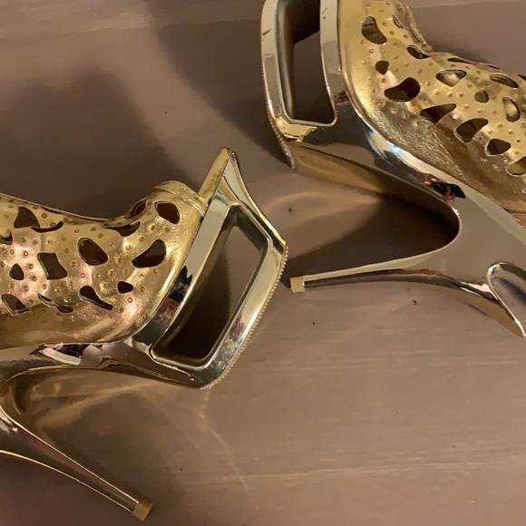 🆕 Apple Bottoms Gold Cut Out Booties - Women’s Size 8 - Picture 8 of 8
